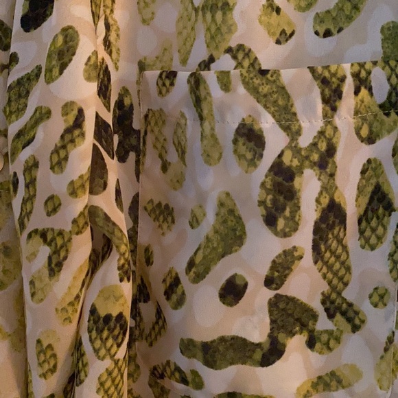 Jones of New York sport sheer blouse. - Picture 4 of 5